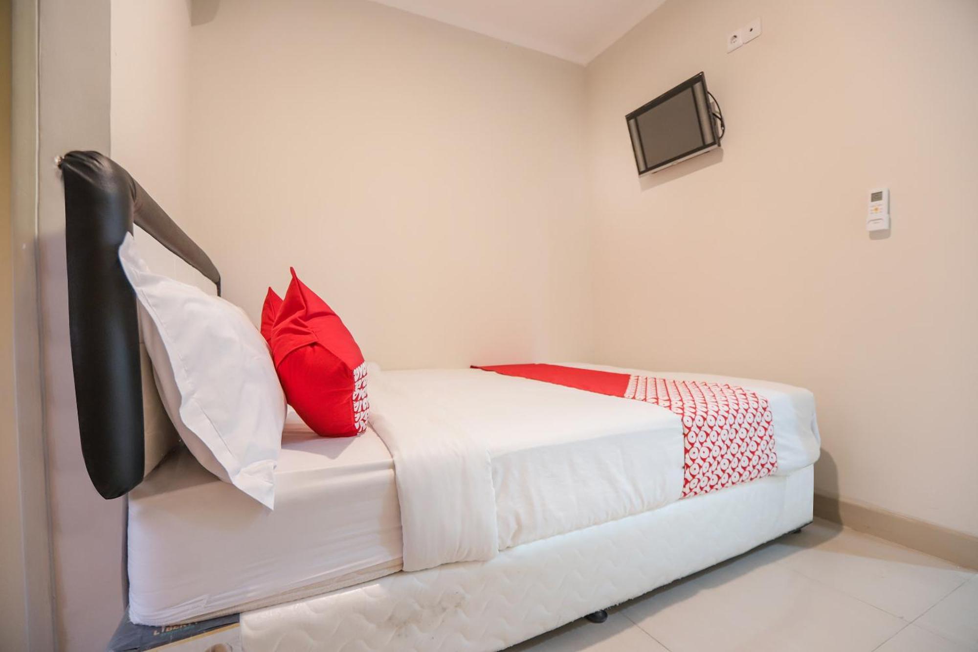 Oyo 387 Alfa Guest House Tegal  Exterior foto